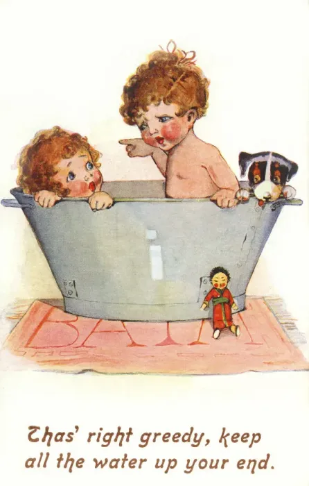Gerahmter Druck : Bath time. Kindische Streitereien am Badewasser Gerahmter Druck : Bath time. Kindische Streitereien am Badewasser