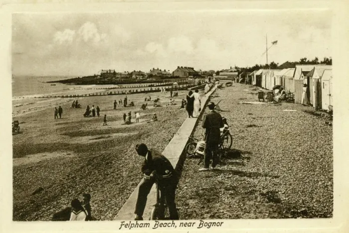 Gerahmter Druck : Feldplatz am Felpham Strand in der Nähe von Bognor Regis im Südwestengland Gerahmter Druck : Feldplatz am Felpham Strand in der Nähe von Bognor Regis im Südwestengland