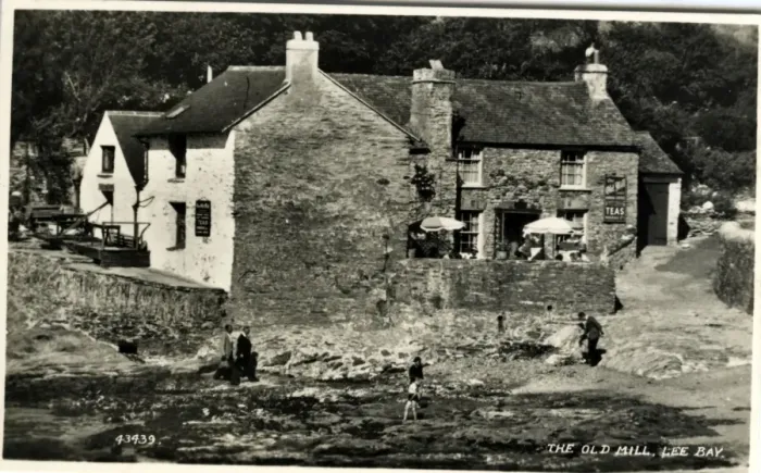 Gerahmter Druck : Alter Mühle am Leebay in Devon Gerahmter Druck : Alter Mühle am Leebay in Devon