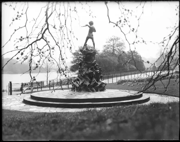 Gerahmter Druck : Statue von Peter Pan Gerahmter Druck : Statue von Peter Pan