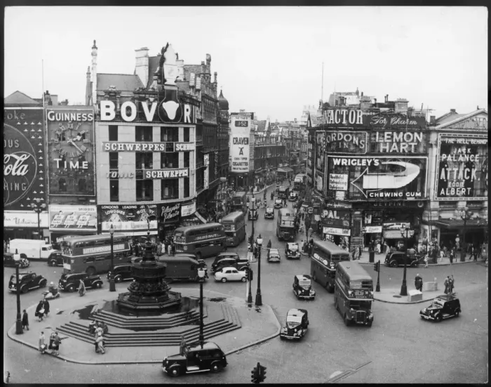 Gerahmter Druck : Piccadilly-Circus 1950er