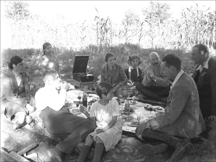 Gerahmter Druck : Ein Picknick-Party Gerahmter Druck : Ein Picknick-Party