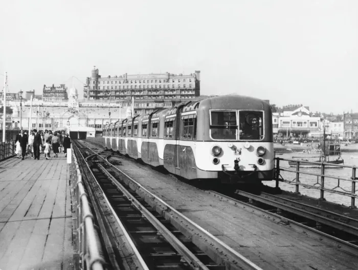 Gerahmter Druck : Bahnstrecke Pier Station / Südende Gerahmter Druck : Bahnstrecke Pier Station / Südende