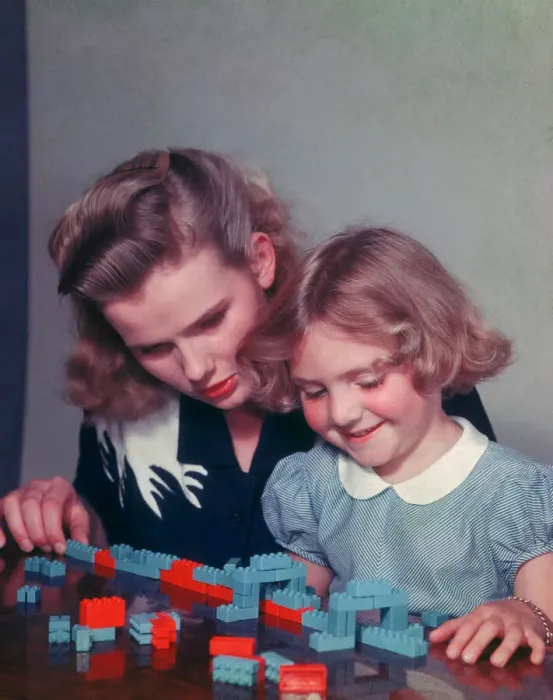 Gerahmter Druck : Mit Legos spielen Gerahmter Druck : Mit Legos spielen