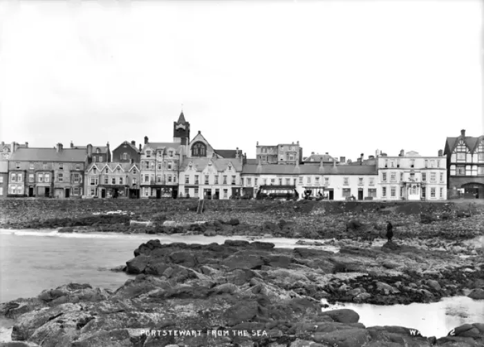 Gerahmter Druck : Portstewart aus dem Meer Gerahmter Druck : Portstewart aus dem Meer