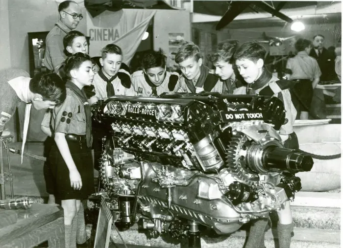 Gerahmter Druck : Jäger mit einem Rolls-Royce-Motor Gerahmter Druck : Jäger mit einem Rolls-Royce-Motor