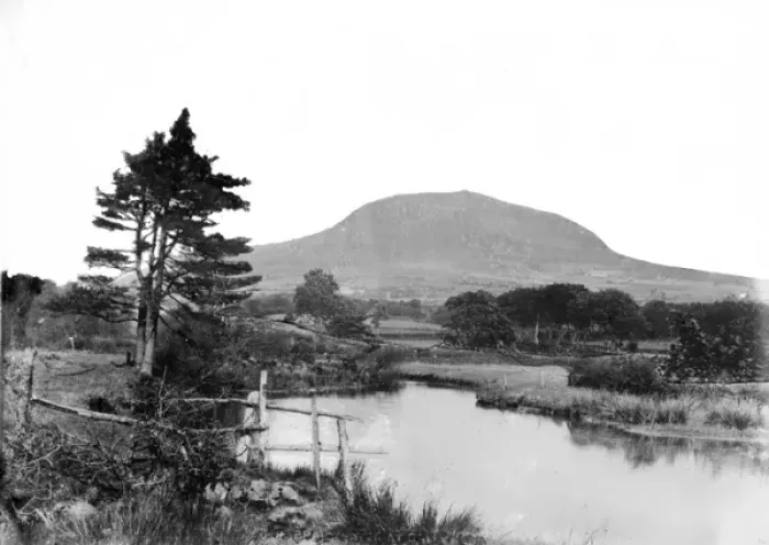 Gerahmter Druck : Slemish und die Braide Gerahmter Druck : Slemish und die Braide