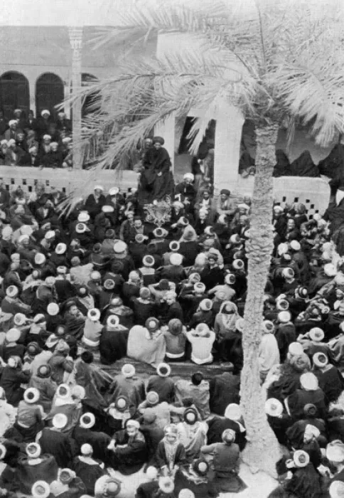 Gerahmter Druck : Ein Vortrag in Teheran Gerahmter Druck : Ein Vortrag in Teheran