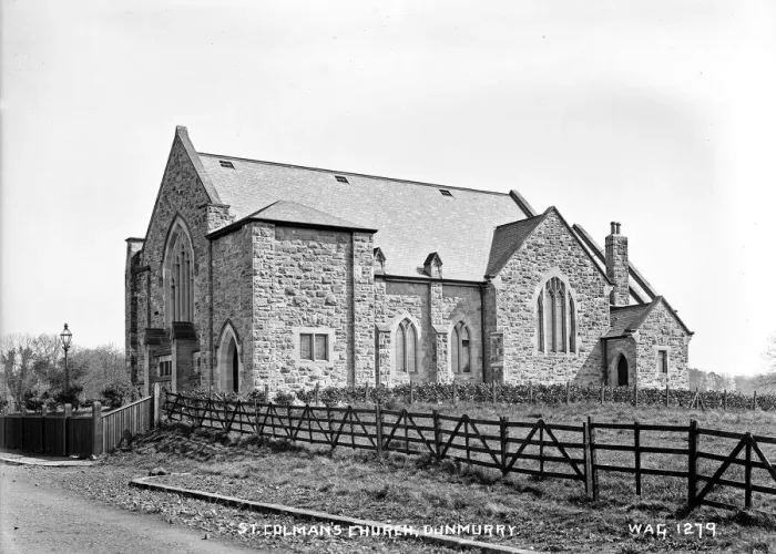 Gerahmter Druck : Die St.-Colman-Kirche in Dunmurry Gerahmter Druck : Die St.-Colman-Kirche in Dunmurry