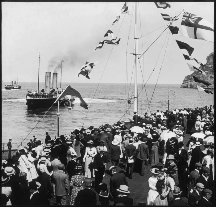 Gerahmter Druck : Dampfschiff-Krüau 1899