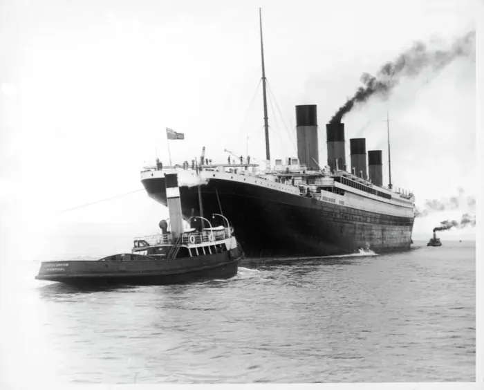 Gerahmter Druck : Der Titanic verlässt Belfast Gerahmter Druck : Der Titanic verlässt Belfast