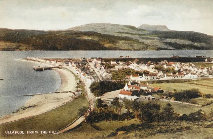 Gerahmter Druck : Blick vom Hügel auf Ullapool Gerahmter Druck : Blick vom Hügel auf Ullapool