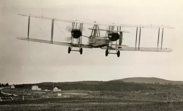 Gerahmter Druck : Vickers Vimy, Biplanflugzeug, 1919 Gerahmter Druck : Vickers Vimy, Biplanflugzeug, 1919