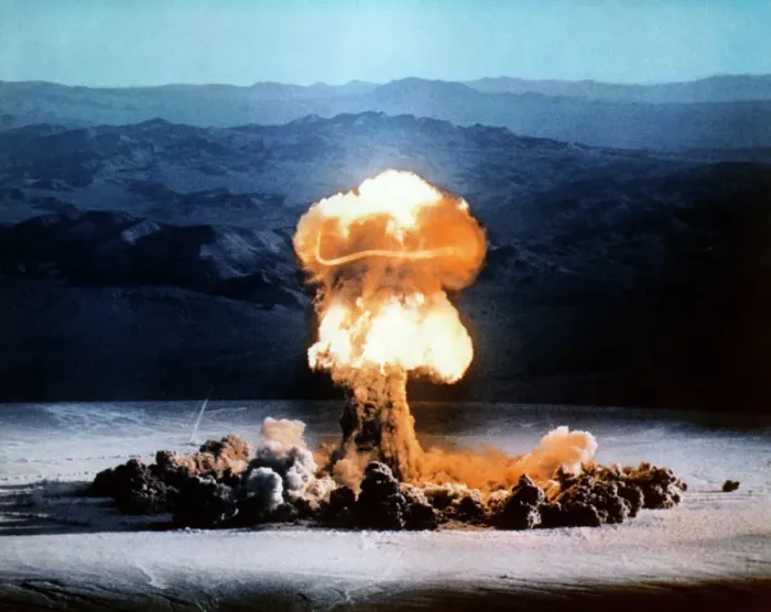 Gerahmter Druck : Atombombe Explosion Gerahmter Druck : Atombombe Explosion