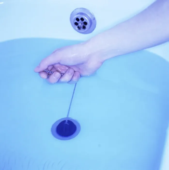 Gerahmter Druck : Das Badewasserschlauch wird gezogen Gerahmter Druck : Das Badewasserschlauch wird gezogen