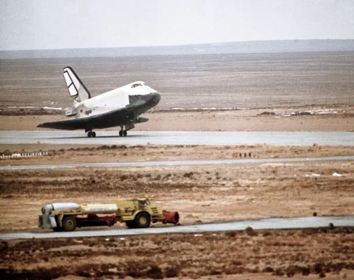 Gerahmter Druck : Landing der Buran-Raumschiff Gerahmter Druck : Landing der Buran-Raumschiff
