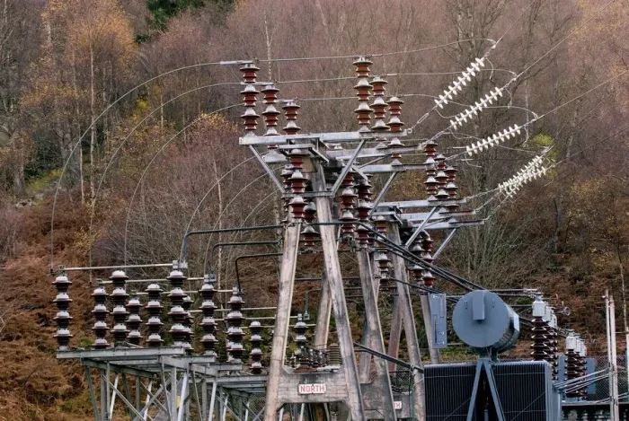 Gerahmter Druck : Zerkleidende Isolatoren Gerahmter Druck : Zerkleidende Isolatoren