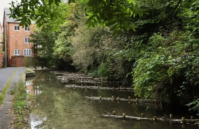 Gerahmter Druck : Kalksturzflussablenker Gerahmter Druck : Kalksturzflussablenker