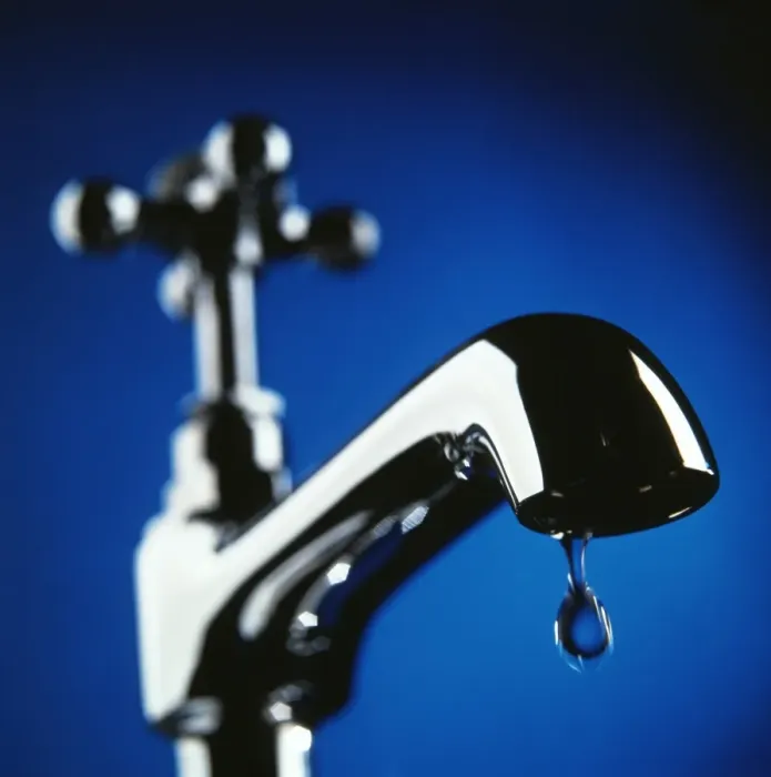 Gerahmter Druck : Tropfende Wasserhahn Gerahmter Druck : Tropfende Wasserhahn