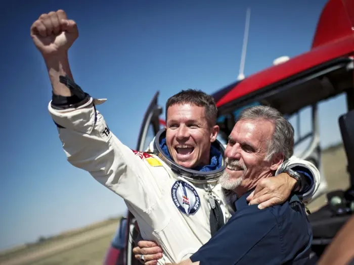 Gerahmter Druck : Felix Baumgartner nach dem freien Fall Gerahmter Druck : Felix Baumgartner nach dem freien Fall