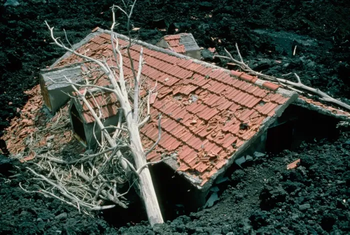 Gerahmter Druck : Haus und Lavaström