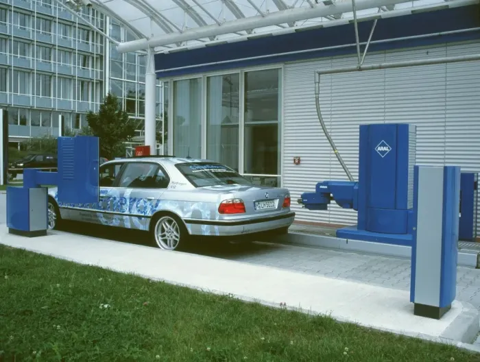 Gerahmter Druck : Wasserstoffauto Gerahmter Druck : Wasserstoffauto