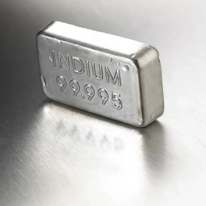 Gerahmter Druck : Indium. Bar des posttransitionsmetalls Indium (In) Gerahmter Druck : Indium. Bar des posttransitionsmetalls Indium (In)