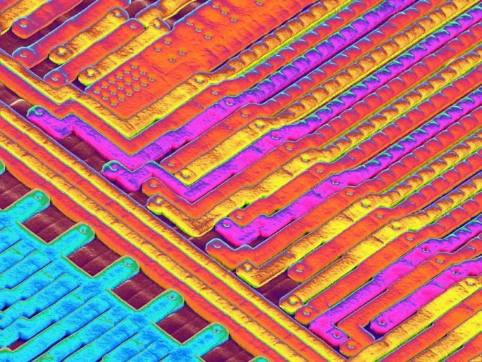 Gerahmter Druck : Mikrochips Oberfläche, SEM Gerahmter Druck : Mikrochips Oberfläche, SEM