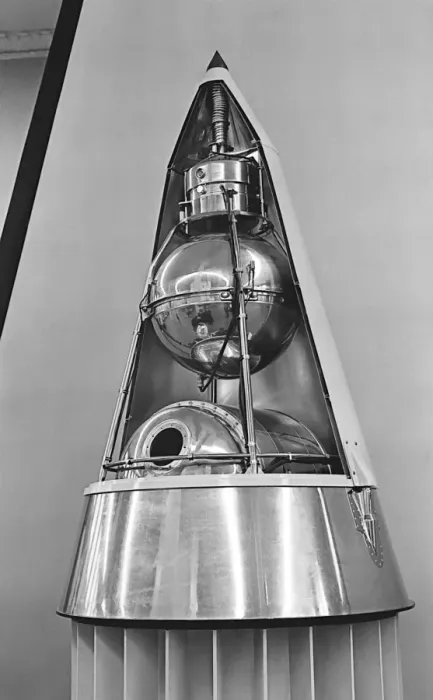 Gerahmter Druck : Modell von Sputnik 2 Gerahmter Druck : Modell von Sputnik 2