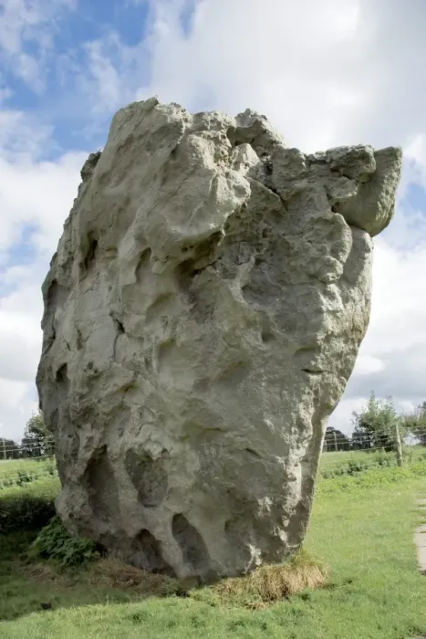 Gerahmter Druck : Steinzeitstehende Stele Gerahmter Druck : Steinzeitstehende Stele