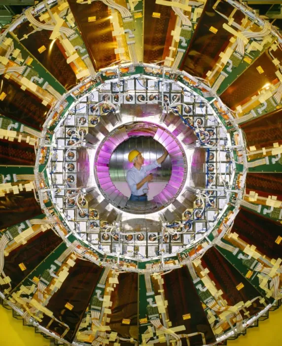 Gerahmter Druck : Der OPAL-Detektor am CERN. Gerahmter Druck : Der OPAL-Detektor am CERN.