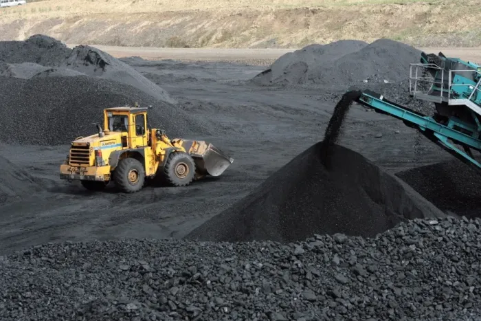 Gerahmter Druck : Kohlenhaufen in einer Mine Gerahmter Druck : Kohlenhaufen in einer Mine