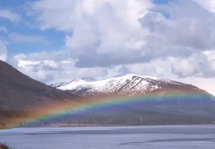 Gerahmter Druck : Regenbogen über einem See Gerahmter Druck : Regenbogen über einem See