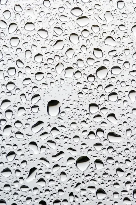 Gerahmter Druck : Regentröpfchen auf einer Fensterscheibe Gerahmter Druck : Regentröpfchen auf einer Fensterscheibe