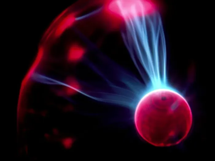 Gerahmter Druck : Ströme von Licht innerhalb eines Plasmaglobus Gerahmter Druck : Ströme von Licht innerhalb eines Plasmaglobus