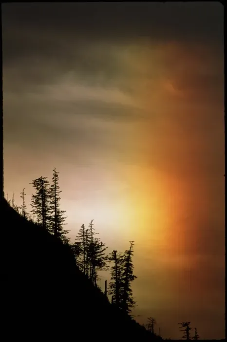 Gerahmter Druck : Sundog. Das optische atmosphärische Phänomen, das als Parhelia oder mehr Gerahmter Druck : Sundog. Das optische atmosphärische Phänomen, das als Parhelia oder mehr