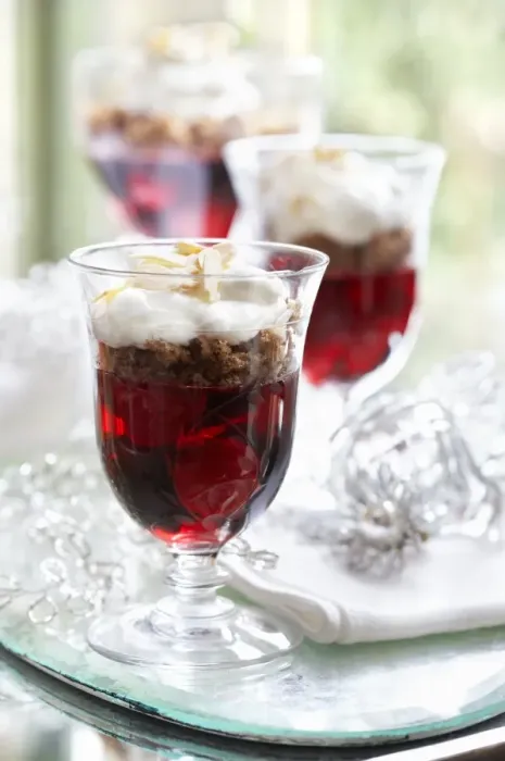 Gerahmter Druck : Trifles. Zuckeratente aus Himbeere und Schwarberré Gerahmter Druck : Trifles. Zuckeratente aus Himbeere und Schwarberré