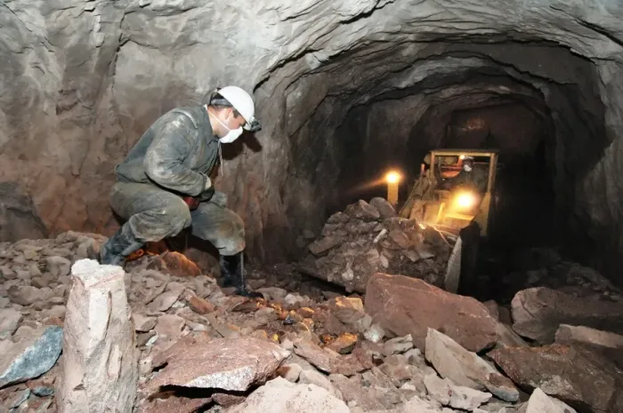 Gerahmter Druck : Uranerbergbau Gerahmter Druck : Uranerbergbau