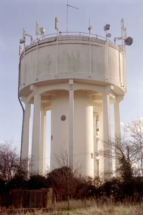 Gerahmter Druck : Wasserbehälter Gerahmter Druck : Wasserbehälter