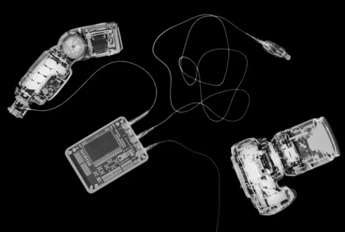 Gerahmter Druck : Röntgenbild eines digitales Kameras und iPods Gerahmter Druck : Röntgenbild eines digitales Kameras und iPods
