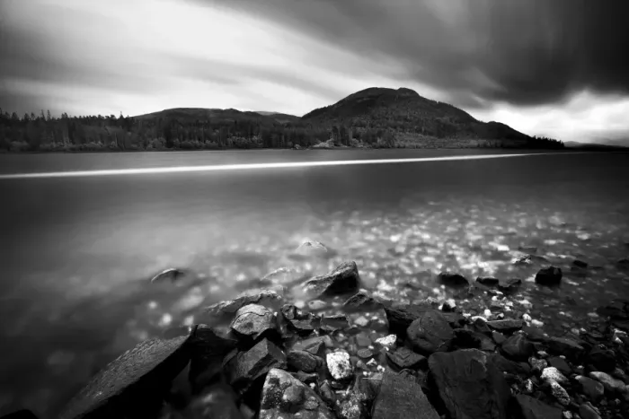 Gerahmter Druck : Loch Side. Schottland, schottische Hochländer, Loch Lagan Gerahmter Druck : Loch Side. Schottland, schottische Hochländer, Loch Lagan