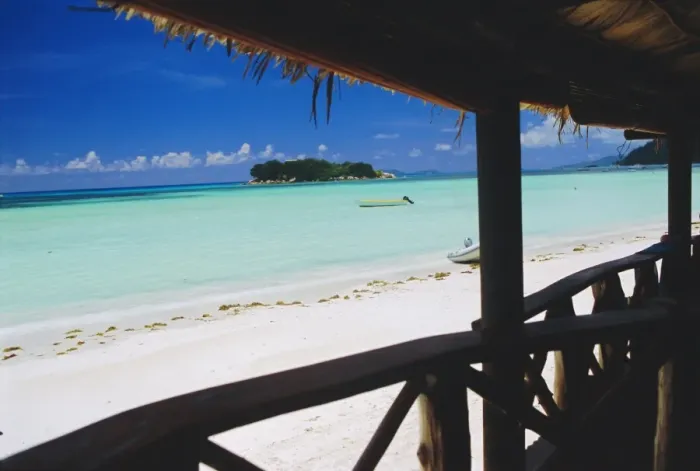 Gerahmter Druck : Strand an der Anse Volbert Gerahmter Druck : Strand an der Anse Volbert