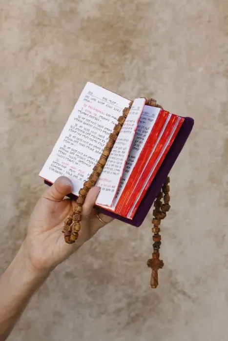 Gerahmter Druck : Bibel und Rosarium Gerahmter Druck : Bibel und Rosarium