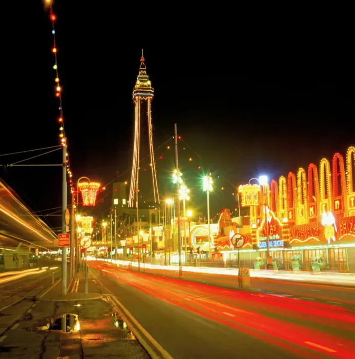 Gerahmter Druck : Blackpool Tower und Lichter, Blackpool, Lancashire, England, Vereinigtes Königreich, Europa