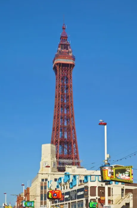 Gerahmter Druck : Schwarzwasserturm und Beleuchtung am Tag in Blackpool im Landkreis Lancaster Gerahmter Druck : Schwarzwasserturm und Beleuchtung am Tag in Blackpool im Landkreis Lancaster