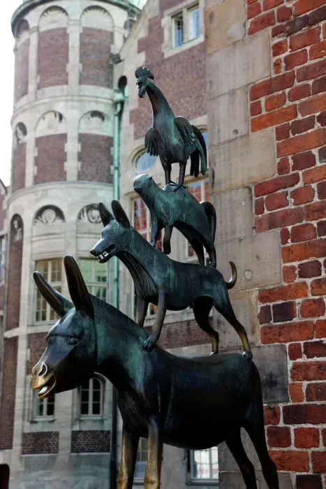Gerahmter Druck : Bronzestatue der Bremer Stadtmusikanten in Bremen Deutschland Europa Gerahmter Druck : Bronzestatue der Bremer Stadtmusikanten in Bremen Deutschland Europa