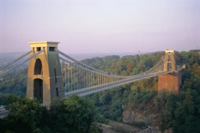 Gerahmter Druck : Kliffonsbrücke über den Sussex-Tunnel von Isambard Kingdon Brunel in Bristol im Fluss Avon in England im Vereinigten Königreich Gerahmter Druck : Kliffonsbrücke über den Sussex-Tunnel von Isambard Kingdon Brunel in Bristol im Fluss Avon in England im Vereinigten Königreich
