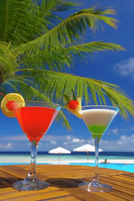 Gerahmter Druck : Cocktails am Pool Gerahmter Druck : Cocktails am Pool
