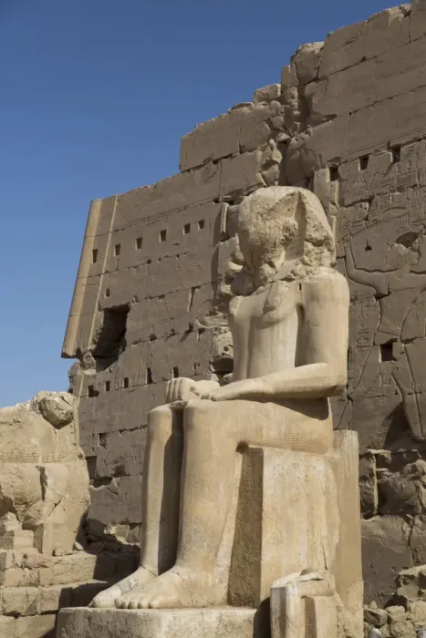 Gerahmter Druck : Koloss von Thutmose III, Achte Tempelkomplex in Karnak, Weltkulturerbe der UNESCO Gerahmter Druck : Koloss von Thutmose III, Achte Tempelkomplex in Karnak, Weltkulturerbe der UNESCO