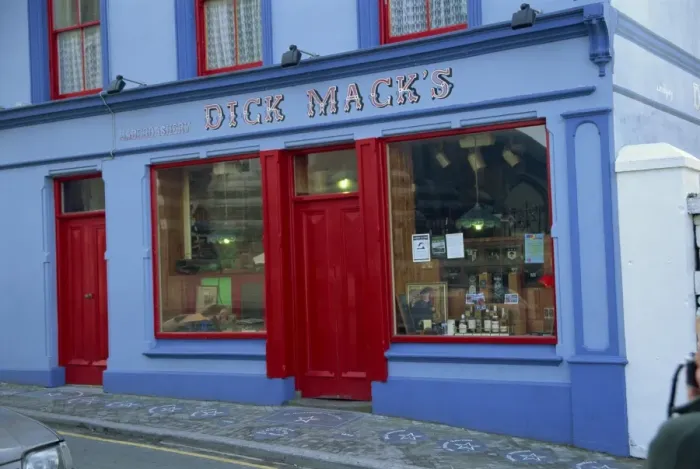 Gerahmter Druck : Dicks Makts Parfümgeschäft Gerahmter Druck : Dicks Makts Parfümgeschäft